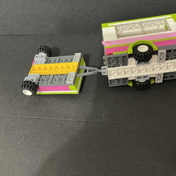 LEGO AND FRIENDS ADVENTURE CAMPER AND CAR - Picture 9 of 9